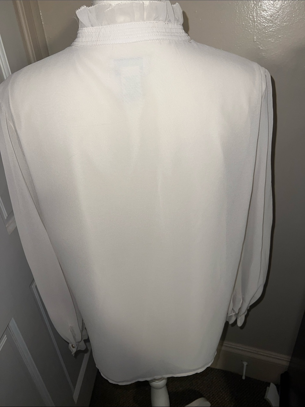 Carmen Marc Valvo Cream Ruffled Collar Button-Front Blouse - Picture 4 of 4